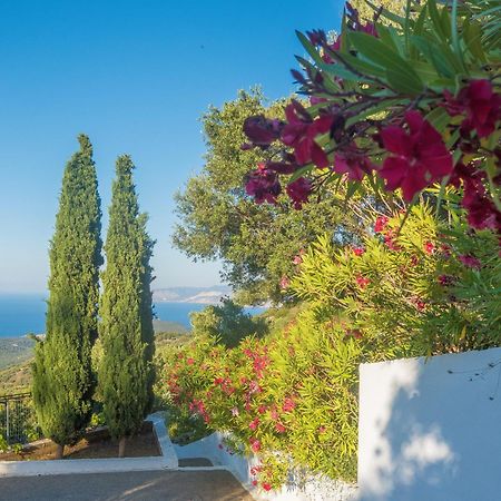 Villa Dio Petres Kroustas Buitenkant foto