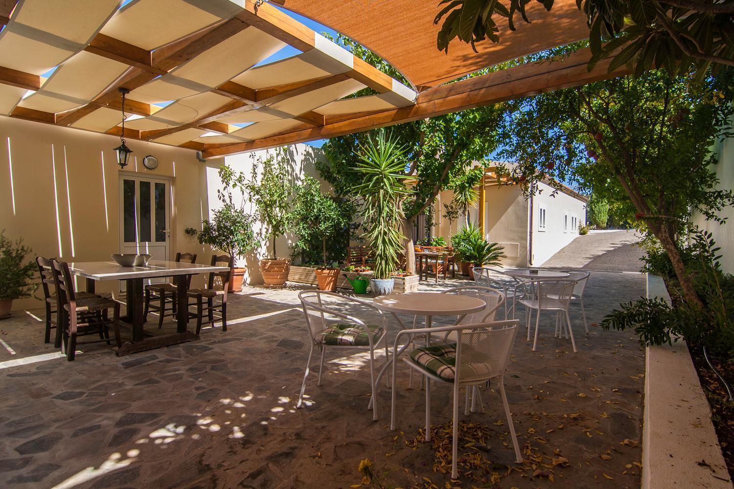 Villa Dio Petres Kroustas Buitenkant foto