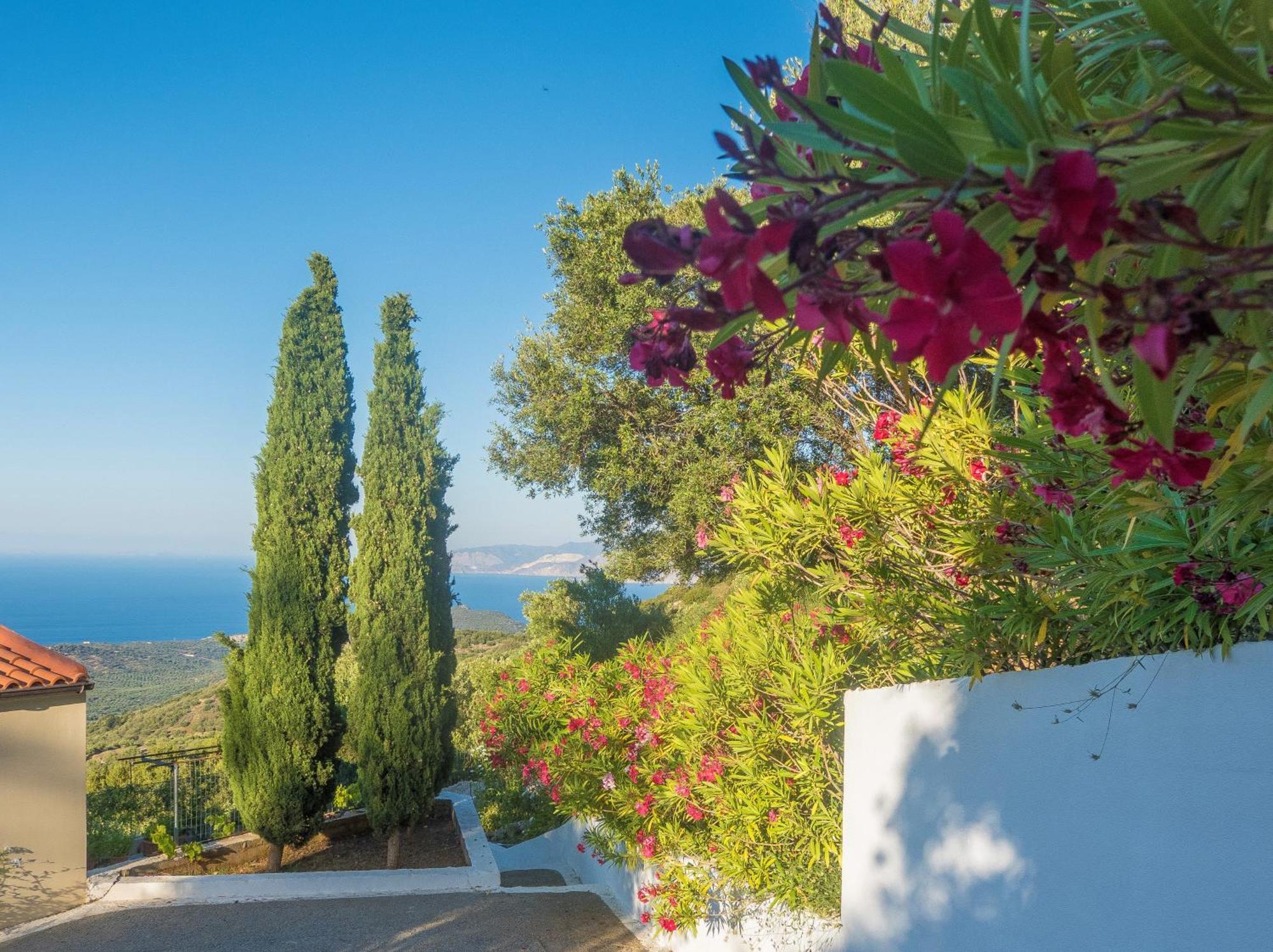 Villa Dio Petres Kroustas Buitenkant foto
