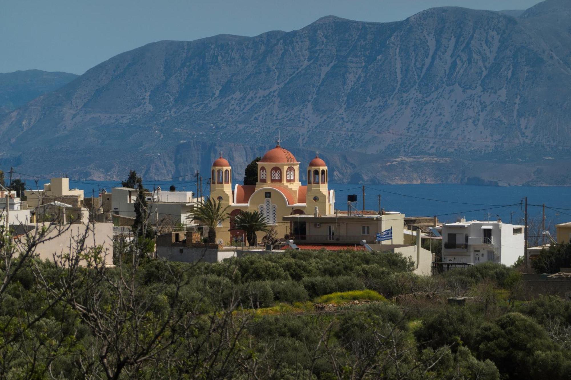 Villa Dio Petres Kroustas Buitenkant foto