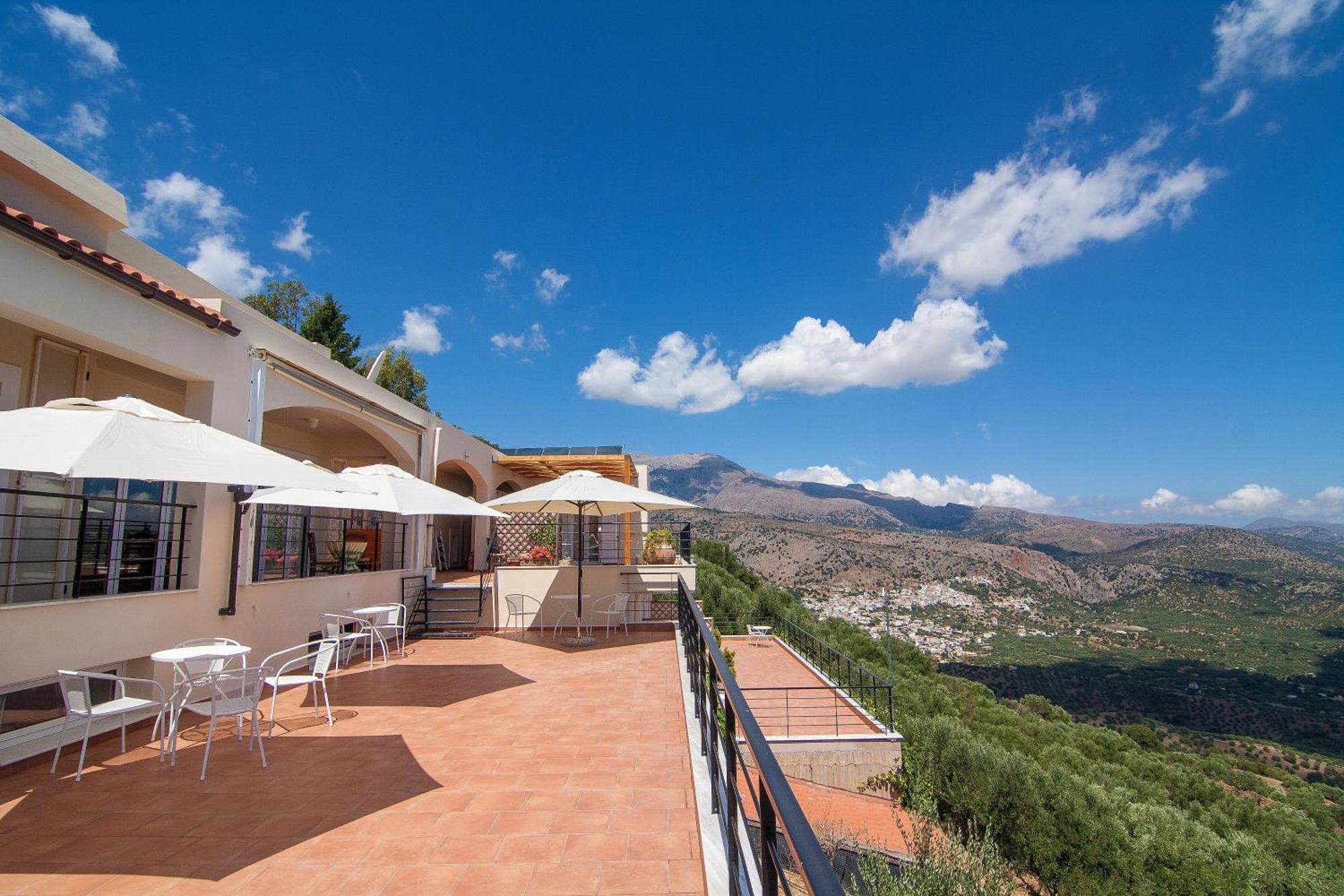 Villa Dio Petres Kroustas Buitenkant foto