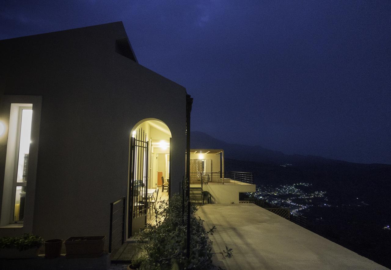Villa Dio Petres Kroustas Buitenkant foto