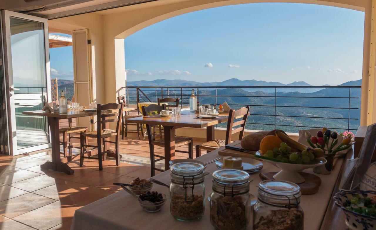 Villa Dio Petres Kroustas Buitenkant foto