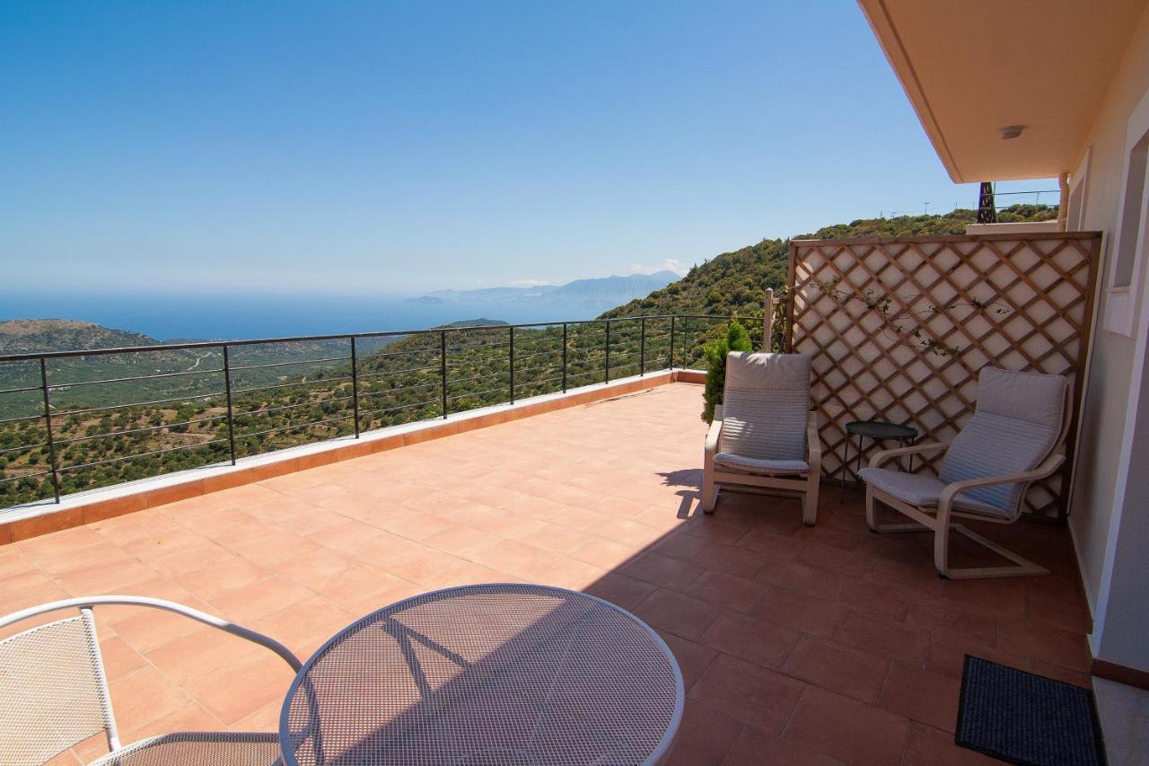 Villa Dio Petres Kroustas Buitenkant foto