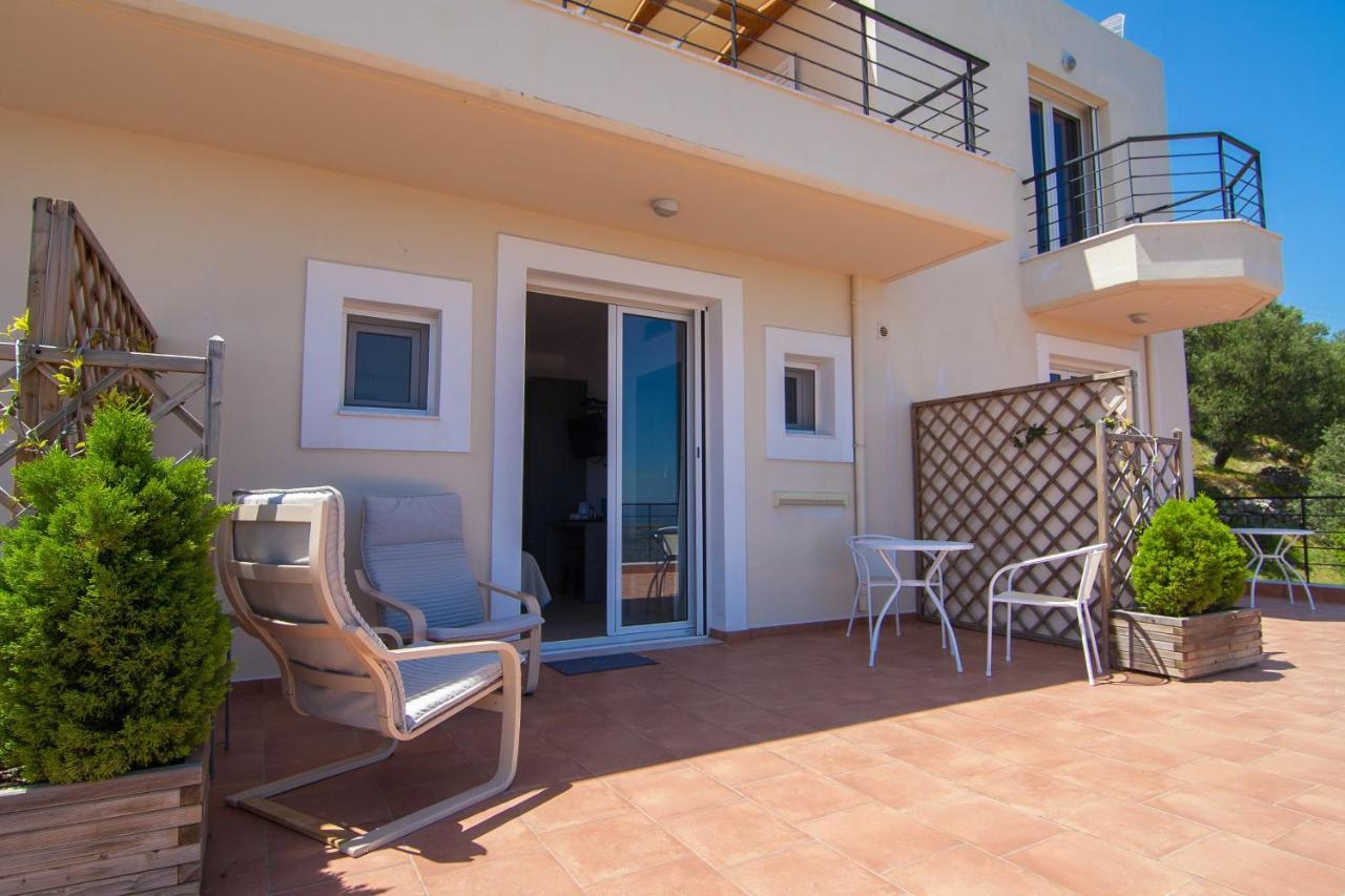 Villa Dio Petres Kroustas Buitenkant foto