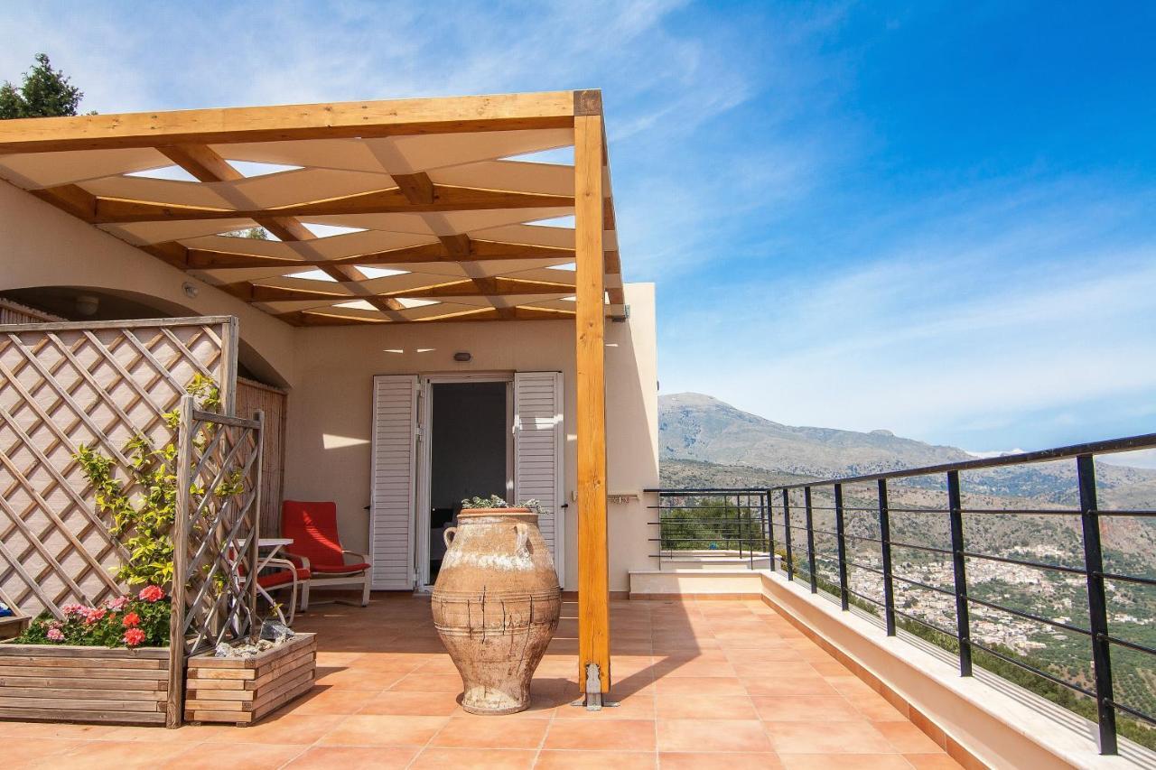 Villa Dio Petres Kroustas Buitenkant foto