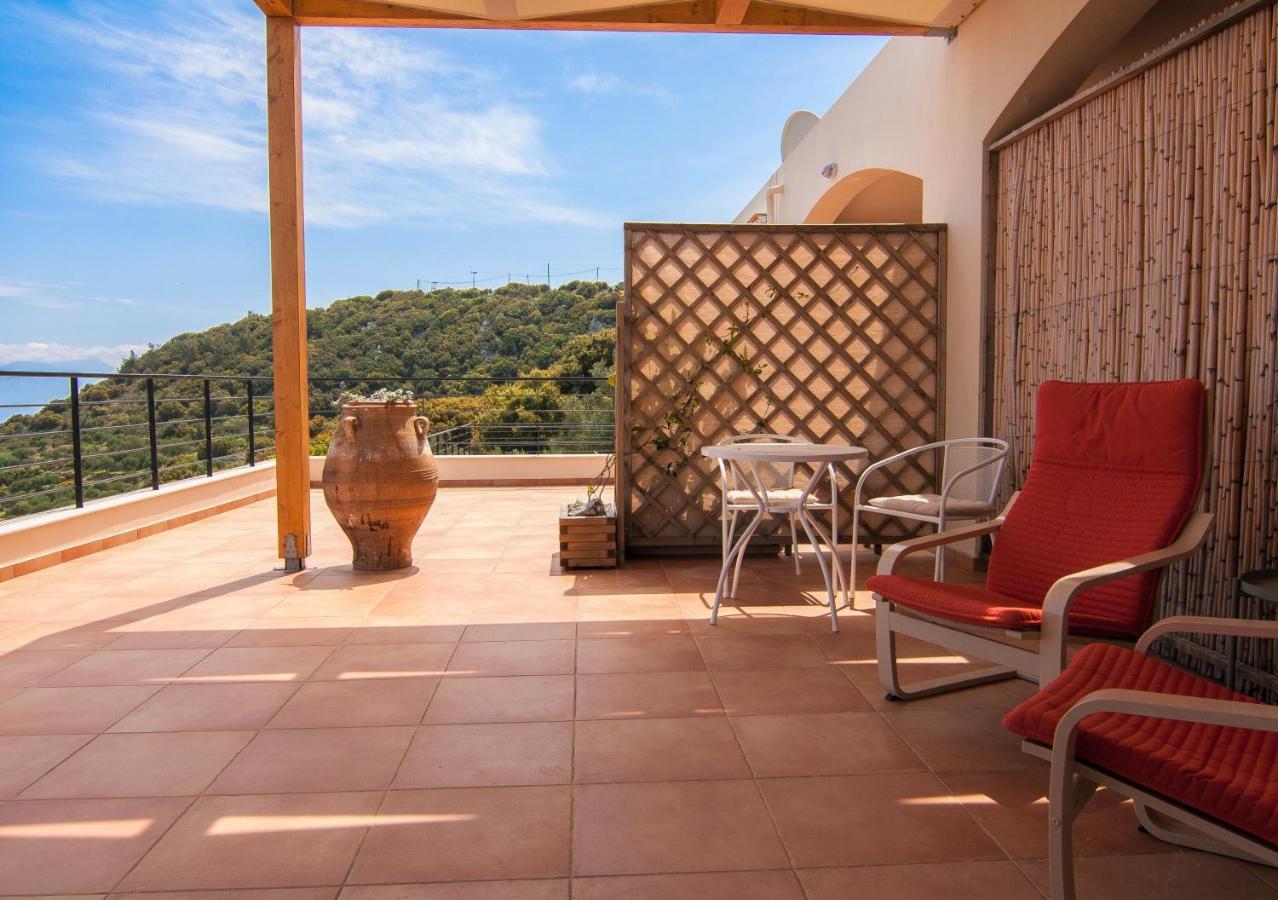 Villa Dio Petres Kroustas Buitenkant foto