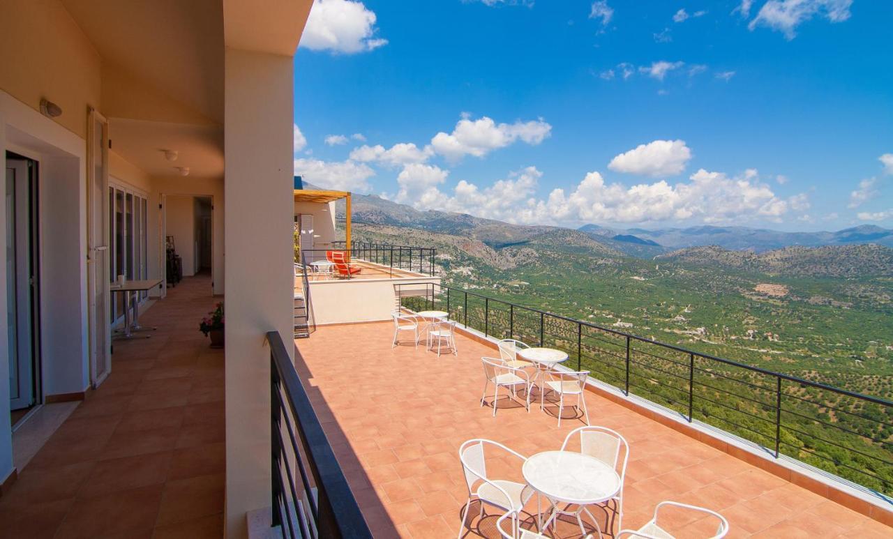 Villa Dio Petres Kroustas Buitenkant foto