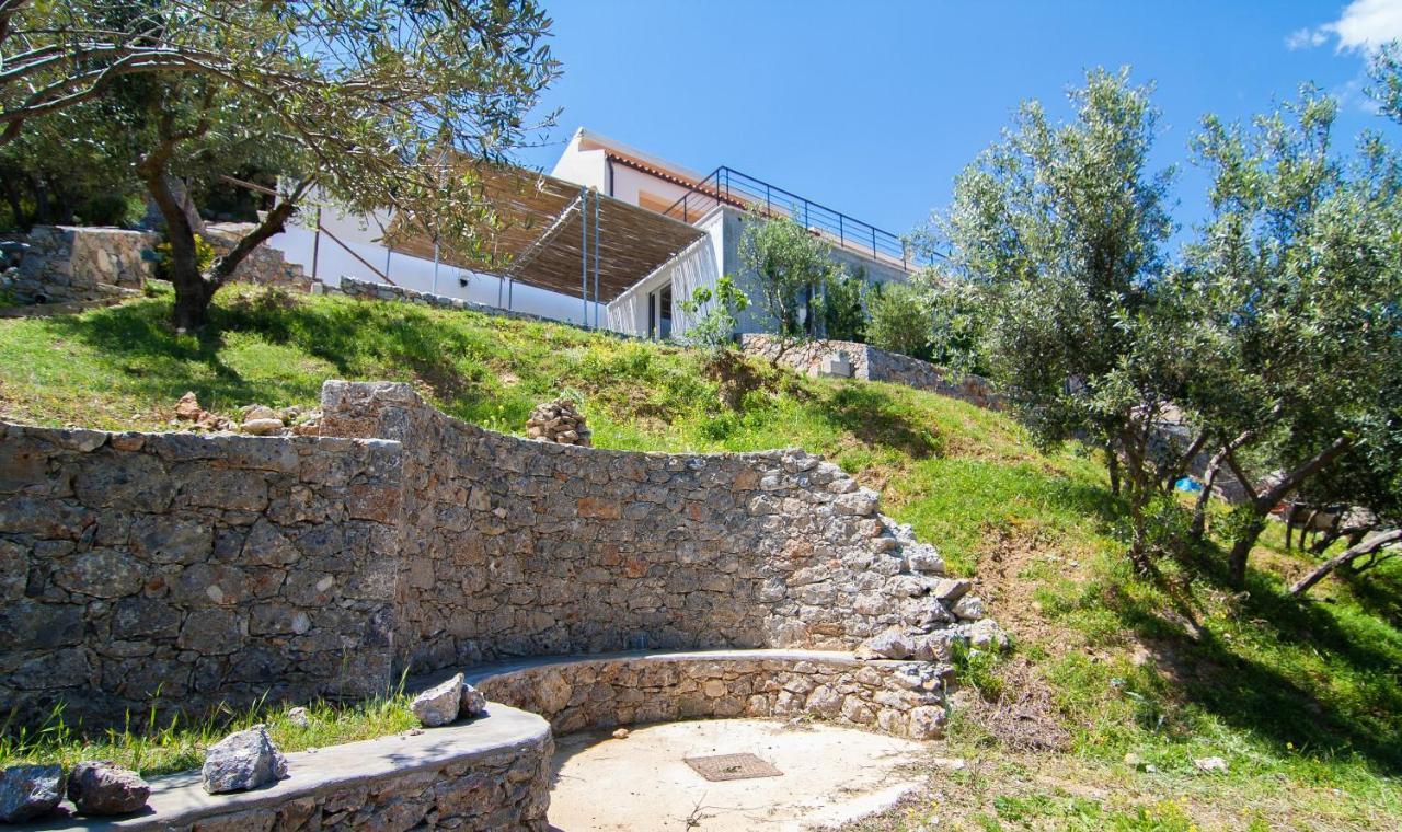 Villa Dio Petres Kroustas Buitenkant foto