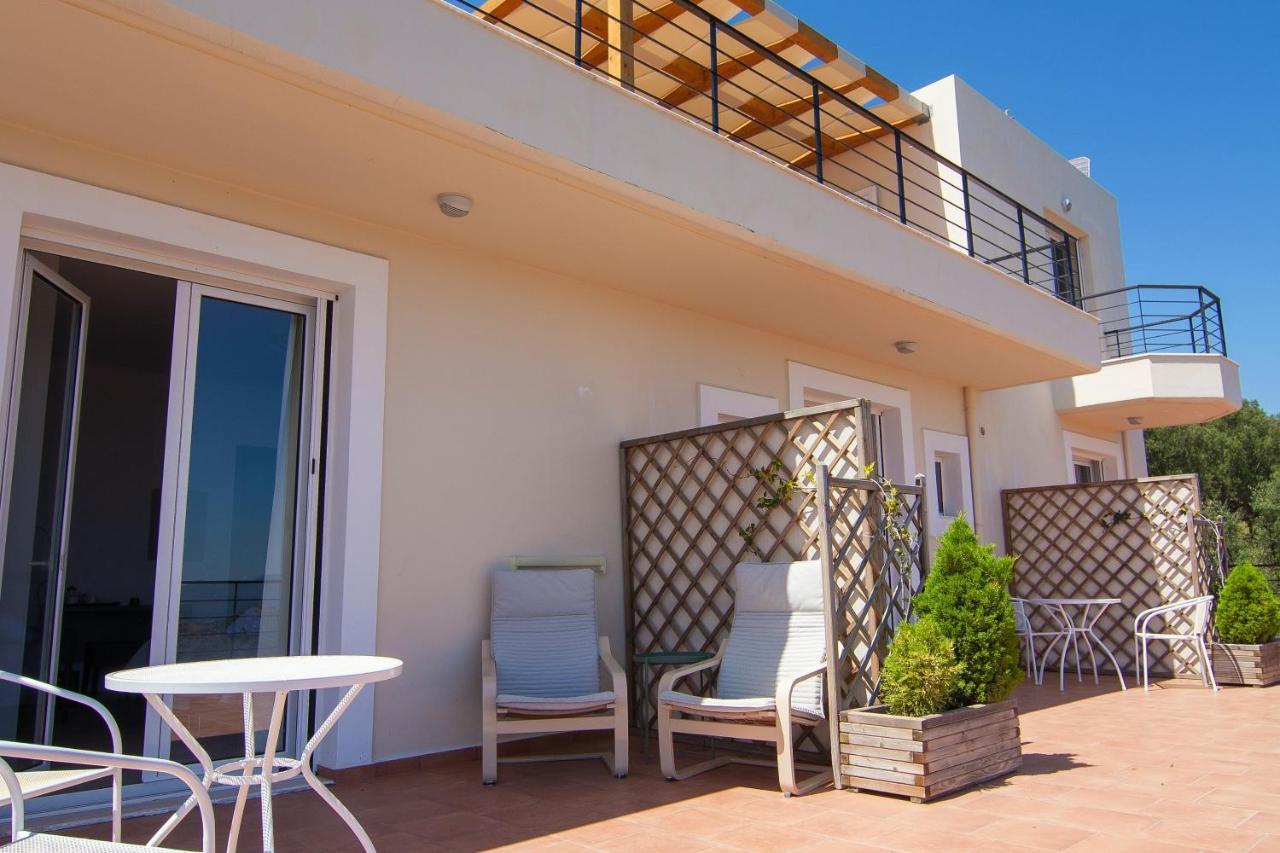 Villa Dio Petres Kroustas Buitenkant foto