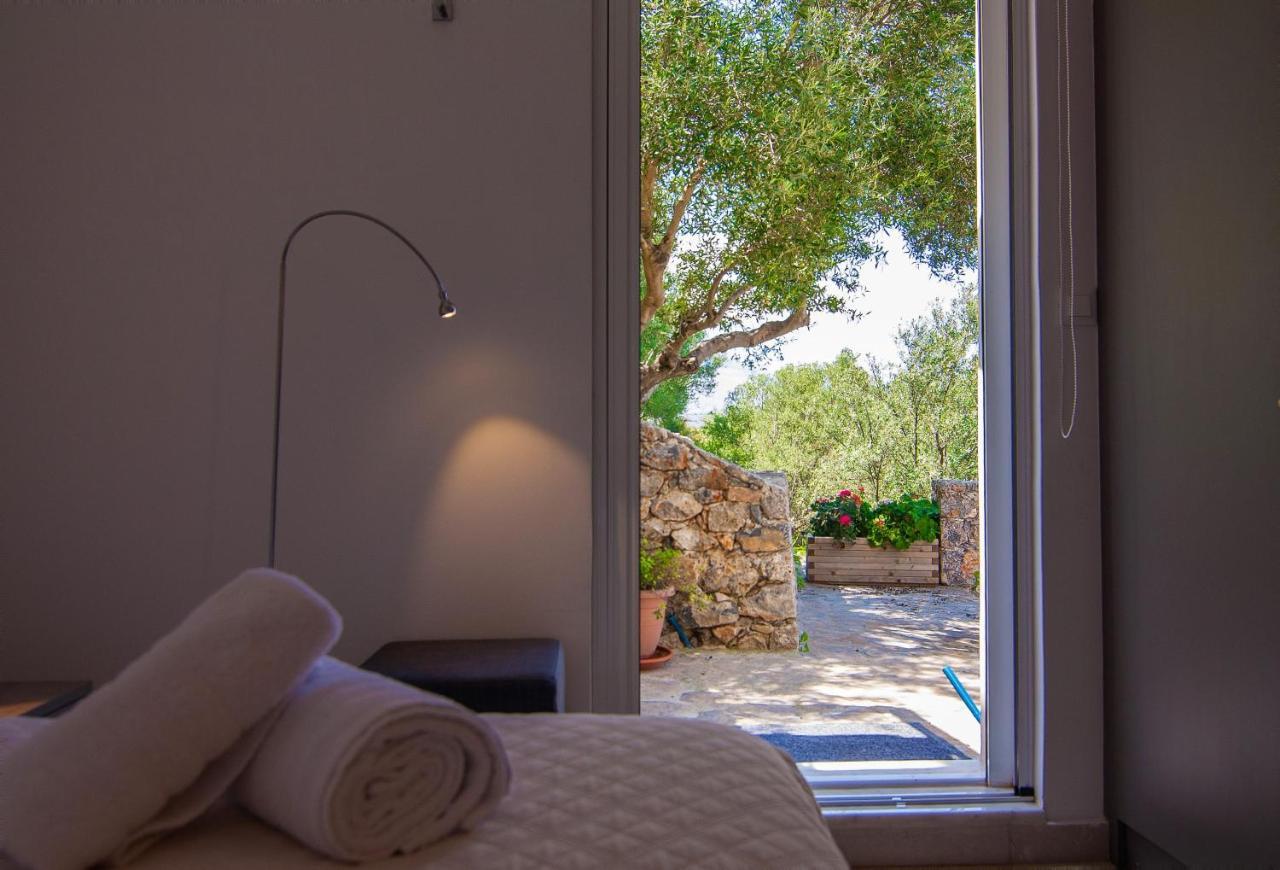 Villa Dio Petres Kroustas Buitenkant foto