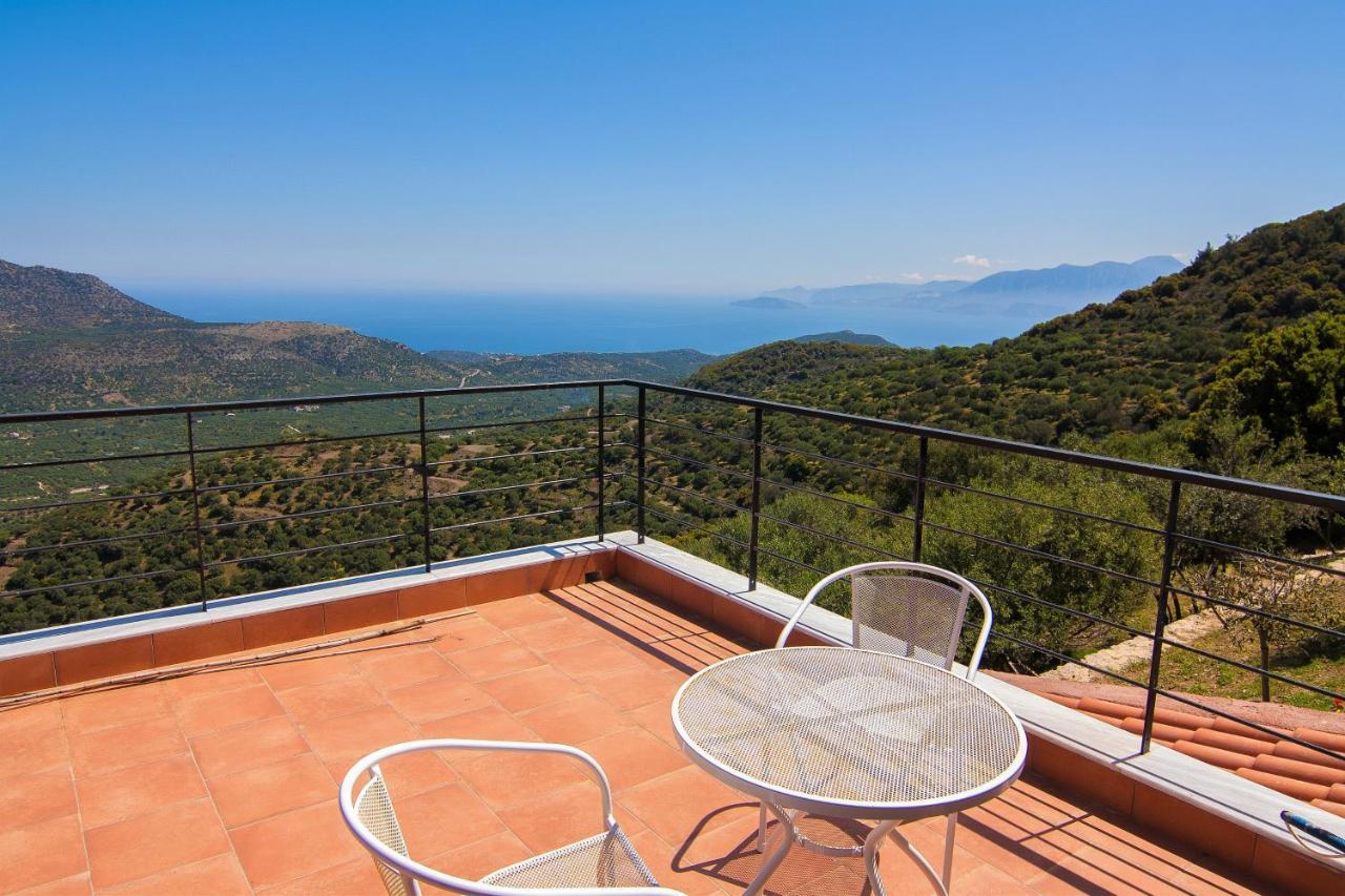 Villa Dio Petres Kroustas Buitenkant foto