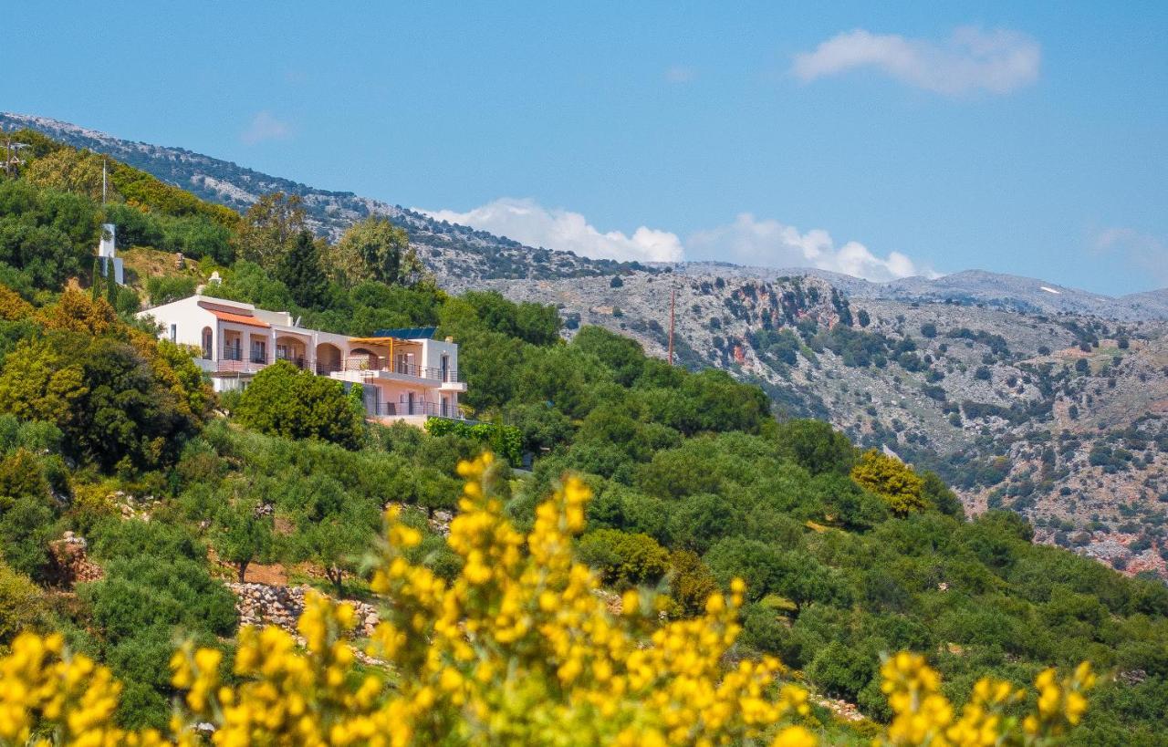 Villa Dio Petres Kroustas Buitenkant foto
